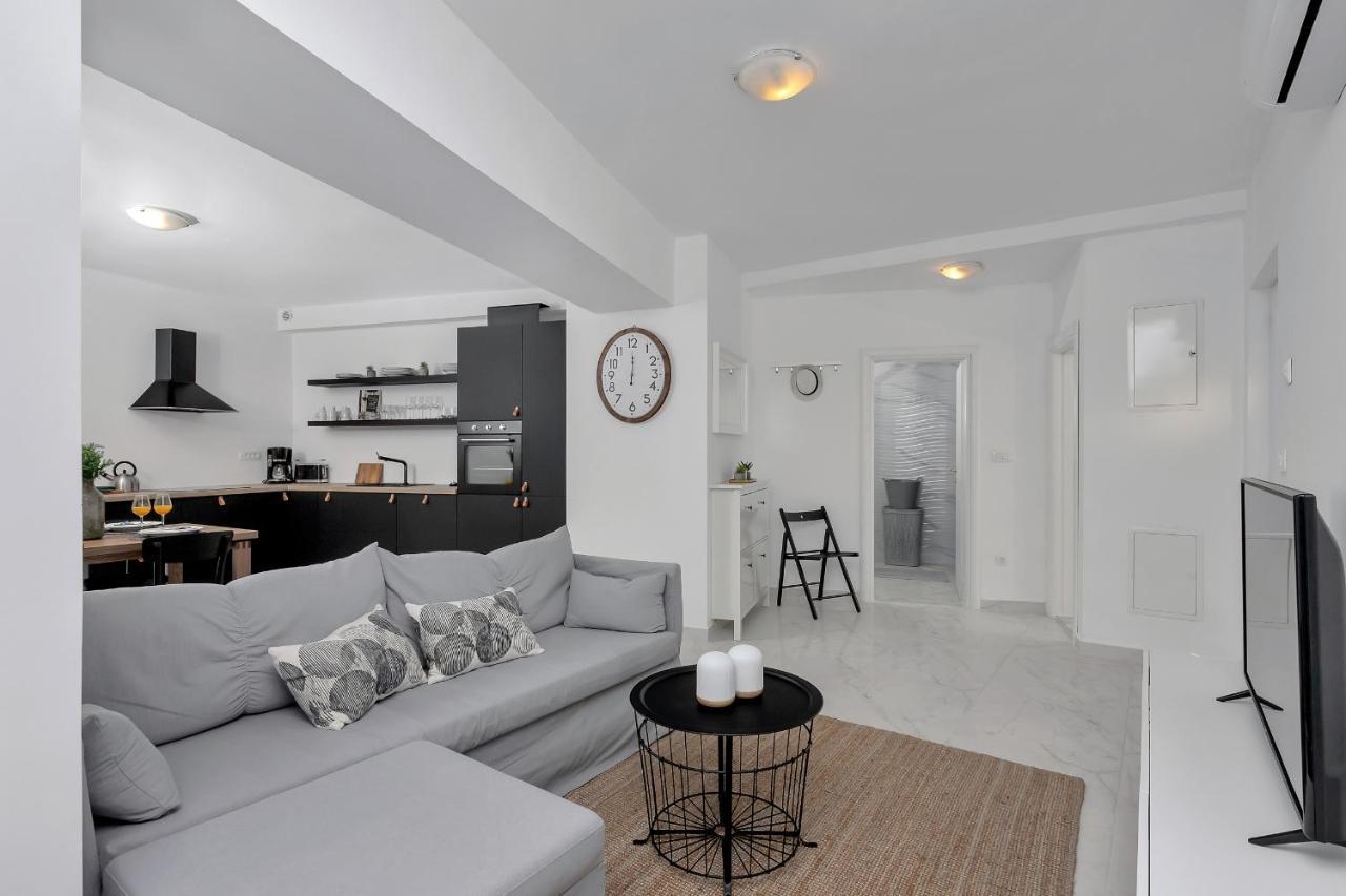 Apartment Lotte With Private Pool In The City Center! Makarska Exterior foto